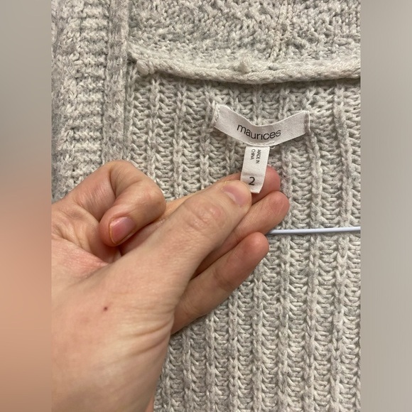 💕 2 For $10 Maurices Cream/Silvery Oversized Cardigan Size 2X - Picture 3 of 3